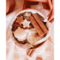 Preview: Duftwachs „Chai Latte“ Wax Melts 100 g aus Sojawachs in roségoldener Blechdose – Würziger Herbstduft mit schwarzem Tee, Kardamom, Ingwer, Zimt & gesüßter Vanille