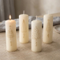 Preview: Adventskerzen-Set – Nummerierte Stumpenkerzen aus Paraffin mit Tannenbaum-Motiven für den Adventskranz