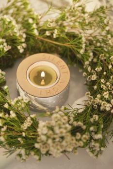 Preview: Räder Design Teelichthalter „Silent Night“ – Porzellan-Teelichthalter mit Gold-Brillantdruck