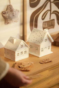Räder Design Lichthaus „Zuckerstangenhaus“ – Porzellan-Teelichthaus für die Adventszeit