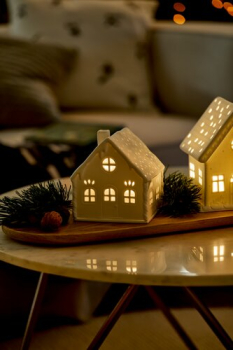 Räder Design Lichthaus „Zuckerstangenhaus“ – Porzellan-Teelichthaus für die Adventszeit