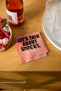 Preview: Cocktailserviette 25 × 25 cm „Let’s talk about Snacks Baby“ | Lustige Papierservietten für Partys & Snackabende