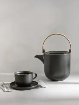 Preview: ASA Selection Teapot with Wooden Handle Kuro – Purist Design in Matte Black (1.5 l)