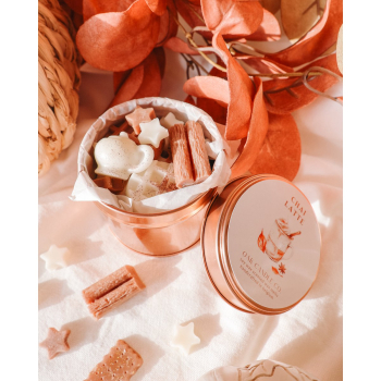 Preview: Duftwachs „Chai Latte“ Wax Melts 100 g aus Sojawachs in roségoldener Blechdose – Würziger Herbstduft mit schwarzem Tee, Kardamom, Ingwer, Zimt & gesüßter Vanille