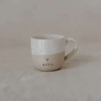 Eulenschnitt Espresso-Tasse "Mama" 60 ml – Handgemachte Steingut-Tasse mit Herz-Relief