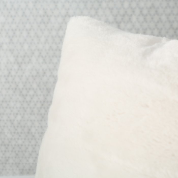Preview: Boltze Kissen „Storan“ 45x45 cm – Flauschiges Dekokissen in Cremeweiß