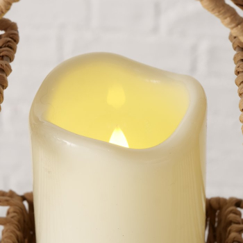Preview: LED-Dekoaufsteller Tannenbaum „Luma“ (31 cm) aus Metall & Naturkordel – Handgewebter Weihnachtsbaum mit integrierter LED-Kerze für stimmungsvolle Winterdeko
