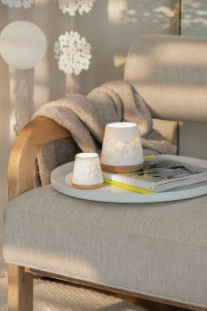 räder Poesiewindlicht „Kleeblätter“ – Filigranes Porzellan-Windlicht mit Glücksbringer-Relief