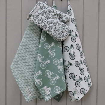 Preview: "Bikes Green" Tea Towel – Cotton Kitchen Towel with Bicycle Motif in Sage Green 50x70 cm