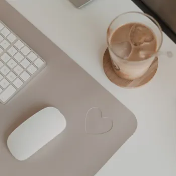 Schreibtischunterlage Herz Beige – Eulenschnitt