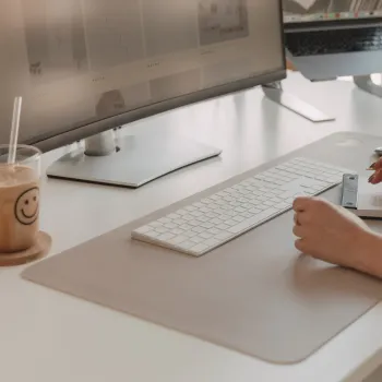 Preview: Schreibtischunterlage Herz Beige – Eulenschnitt