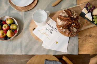 Preview: Lunchserviette 33 × 33 cm „Made with Love“ | Liebevolle Papierservietten für Hochzeit, Feiern & Tischdekoration