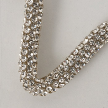 Preview: Weihnachtsanhänger „Luina“ 10 x 10,5 cm – Glitzernder Dekoanhänger mit Strasssteinen in Silber (Stern oder Herz)