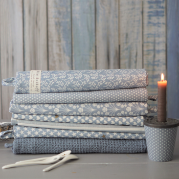 Preview: "Flowers Dusty Blue" Tea Towel – Cotton Kitchen Towel with Floral Pattern 50x70 cm
