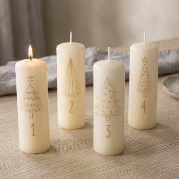 Adventskerzen-Set – Nummerierte Stumpenkerzen aus Paraffin mit Tannenbaum-Motiven für den Adventskranz