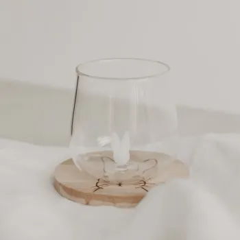 Trinkglas mit Hasenfigur von Eulenschnitt