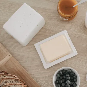 Preview: Eulenschnitt Heart Butter Dish – Fine Porcelain Butter Holder with Embossing