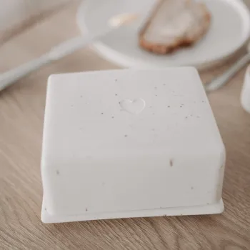 Preview: Eulenschnitt Heart Butter Dish – Fine Porcelain Butter Holder with Embossing