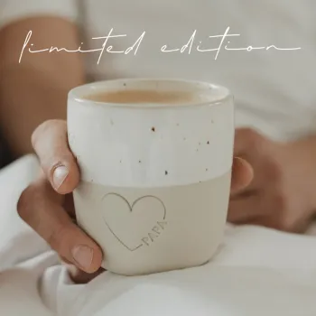 Eulenschnitt Becher Großes Herz Papa – Limitierter Steingut-Becher 320 ml
