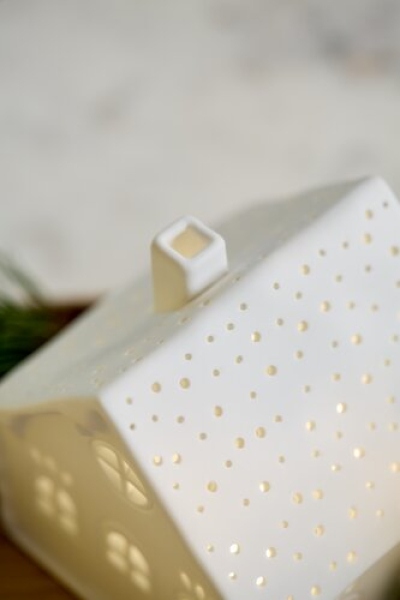 Räder Design Lichthaus „Zuckerstangenhaus“ – Porzellan-Teelichthaus für die Adventszeit