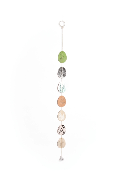 Egg chain made of natural paper