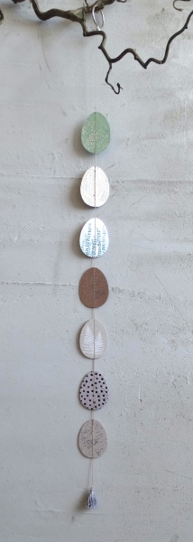 Egg chain made of natural paper