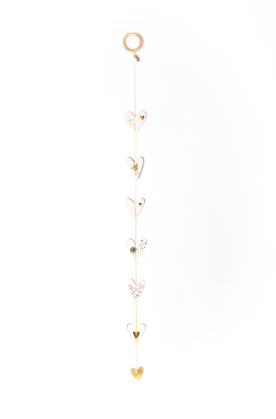 Mini-Herzkette aus genähter Pappe mit goldener Metall-Herz-Spitze (ca. 50 cm)