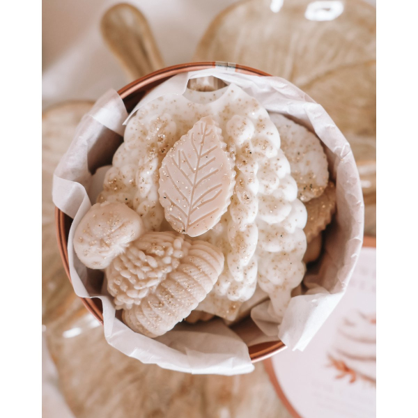 Duftwachs „Sweater Weather“ Wax Melts 100 g aus Sojawachs in roségoldener Blechdose – Frischer Herbst- & Waldduft mit weißer Zeder, Kaschmir, Bergamotte & Kiefer
