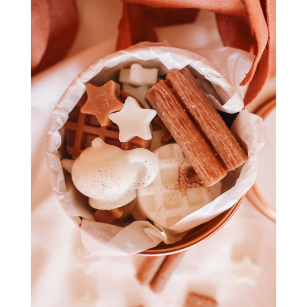 Duftwachs „Chai Latte“ Wax Melts 100 g aus Sojawachs in roségoldener Blechdose – Würziger Herbstduft mit schwarzem Tee, Kardamom, Ingwer, Zimt & gesüßter Vanille