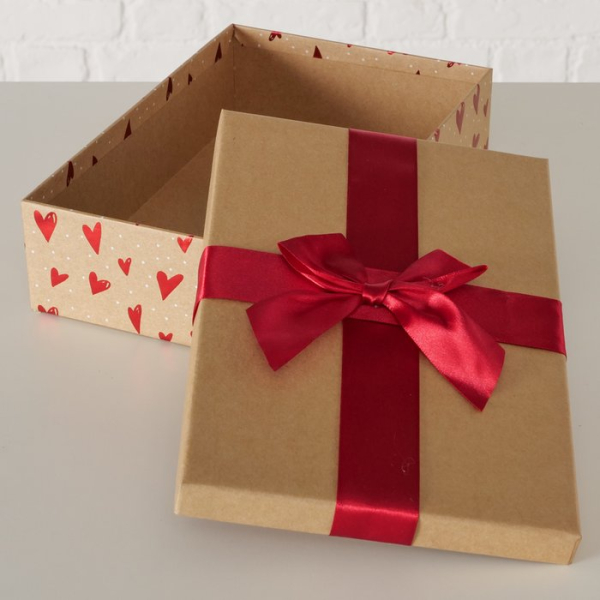 Geschenkbox „Lovelly“ mit roten Herzen & Satinband in 3 Größen