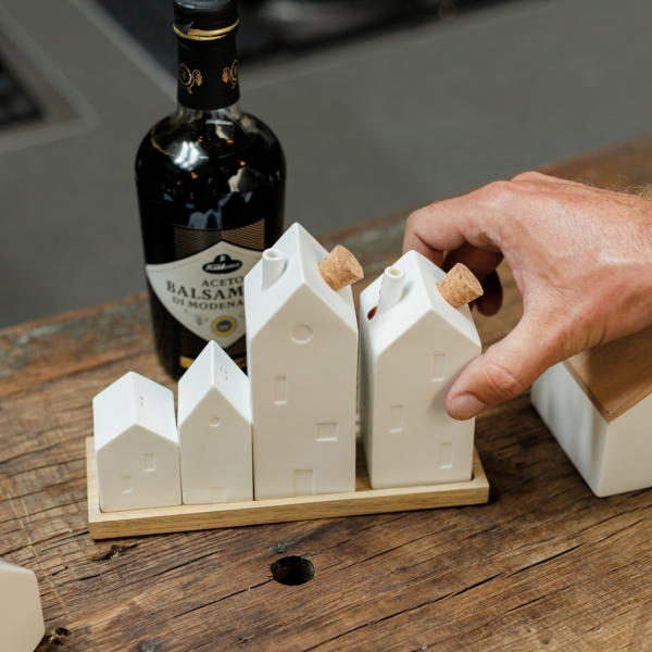 Cruet "little house" of wheels (oil, vinegar, salt and pepper)