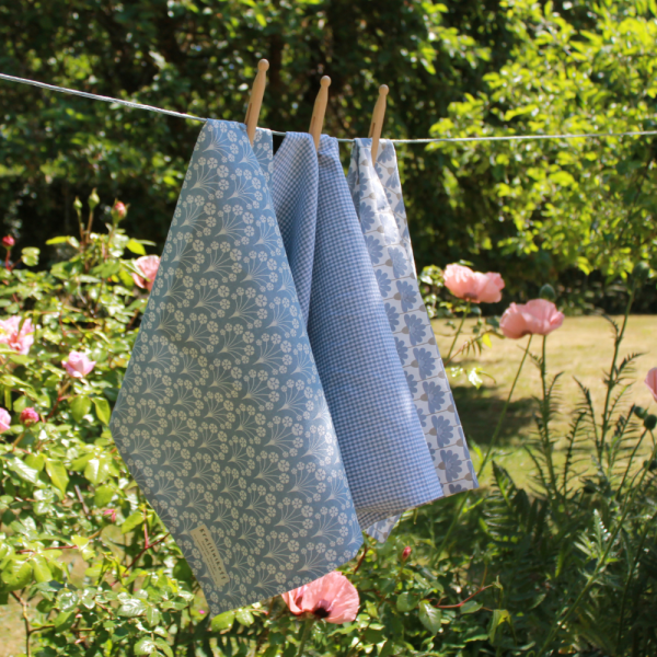 "Flowers Dusty Blue" Tea Towel – Cotton Kitchen Towel with Floral Pattern 50x70 cm