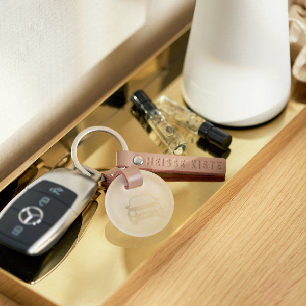 Leather Keychain "Heiße Kiste" – Perfect Gift for New Drivers & New Cars