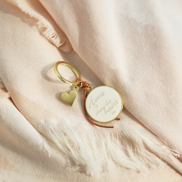 "Home is where the heart is" Keychain – Elegant Gift for Housewarming & Weddings