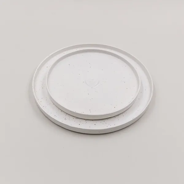 Speiseteller Calma Herz – Handgemachtes Steingut (27 cm)