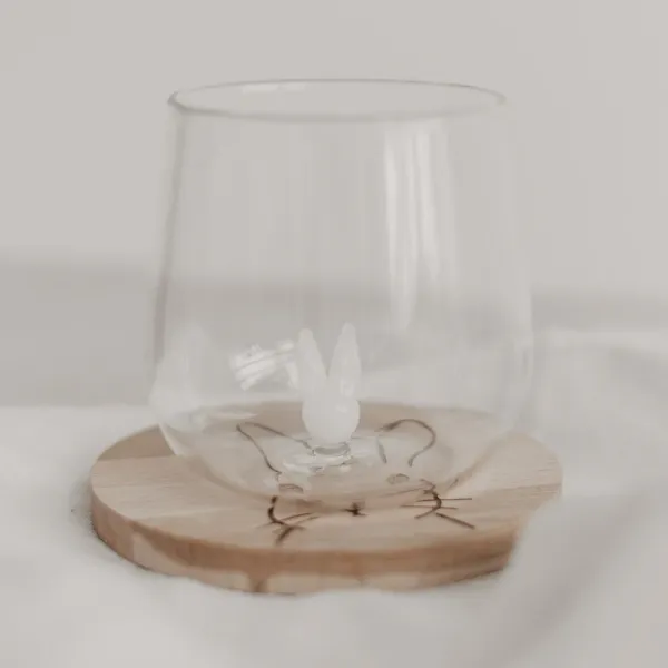 Trinkglas mit Hasenfigur von Eulenschnitt