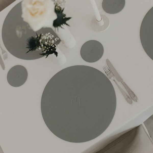 Round reversible Placemat grey "Heart"