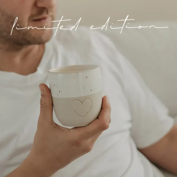 Eulenschnitt Becher Großes Herz Papa – Limitierter Steingut-Becher 320 ml