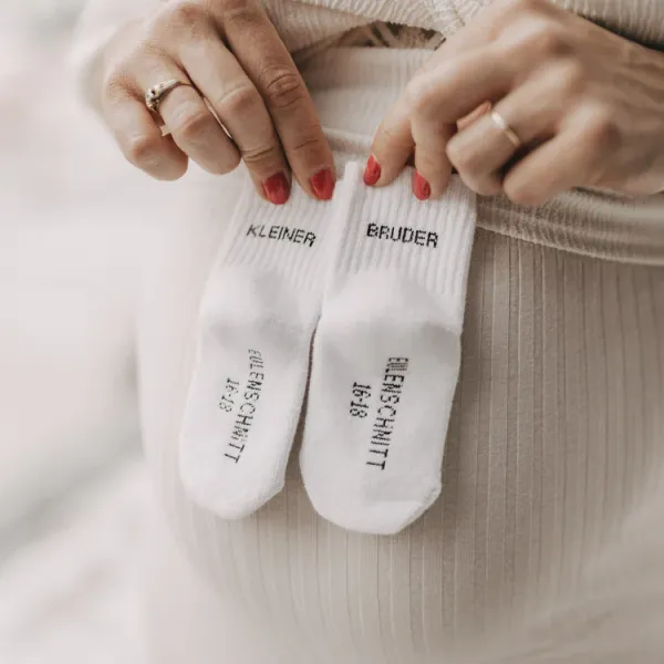 Eulenschnitt Babysocken Kleiner Bruder – Weiche Erstlingssocken Gr. 16-18