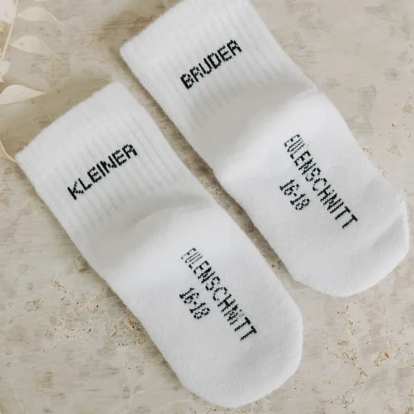 Eulenschnitt Babysocken Kleiner Bruder – Weiche Erstlingssocken Gr. 16-18