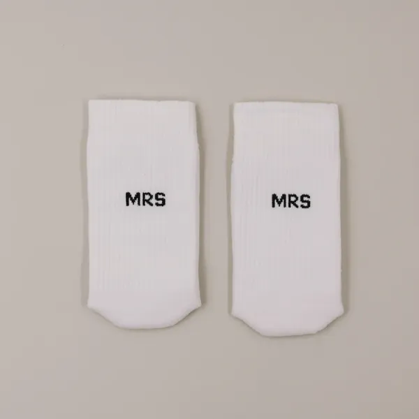 Eulenschnitt Socken Mrs. – Hochzeitsgeschenk